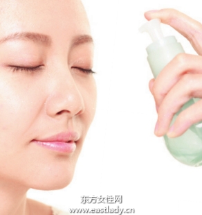 固体粉底注重妆容贴合感