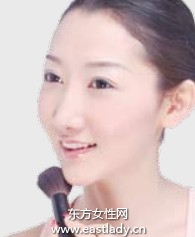 正确扑散粉让面部只放光彩不留 粉