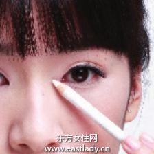 勾勒眼部线条打造妩媚眼神