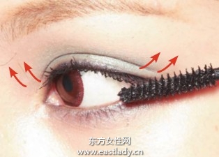 使用睫毛膏打造美丽睫毛