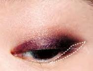 单眼皮MM深邃酒红微醺妆眼妆画法