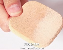 粉饼打造性感哑光肌