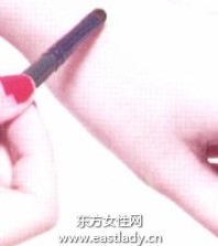 五个简单快速化妆小秘诀