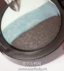 混血感透明蓝色眼妆的画法