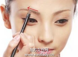 浓淡色眉笔塑造立体自然眉毛