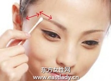 浓淡色眉笔塑造立体自然眉毛