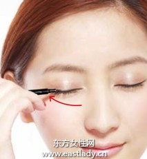 延长眼形的眼线画法