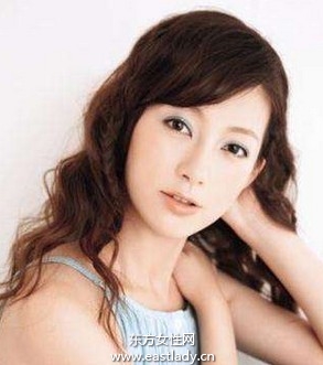 化妆水女人必不可少的化妆单品