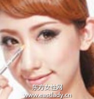 典雅裸妆显现端庄与雍容华贵