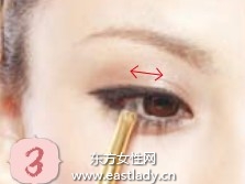 埋入式眼线画法画出柔媚印象大眼妆