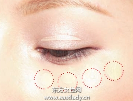 提亮脸颊倒三角区提升妆容透明度