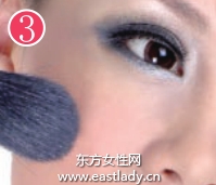 复古佳人妆展现高贵气质