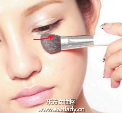 提亮脸颊倒三角区提升妆容透明度