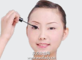 眼妆技巧刷出超级浓密睫毛眼妆