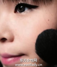 单眼皮化妆技巧之欧美范十足的眼线妆