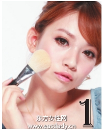 无暇蜜粉+暗影粉打造小脸美人