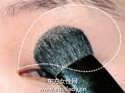 上扬眼线画法立马打造神采奕奕电眼