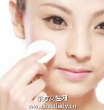 通过粉饼轻松遮瑕提升肌肤质感