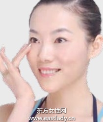 化妆三步骤告别眼袋烦恼