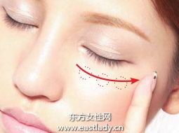 提亮脸颊倒三角区提升妆容透明度