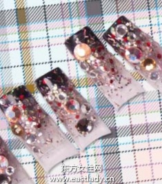 美甲教程之打造闪耀黑色光疗树脂甲