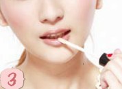 嫩粉果冻唇妆散发甜美气息