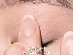 彩色眼线笔画出美美大眼妆