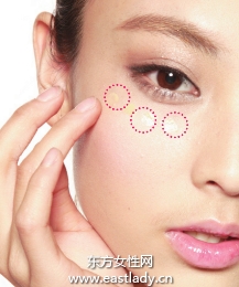 肌肤遮瑕法遮盖眼周暗沉