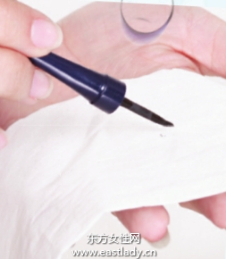 上扬式清晰眼线的画法