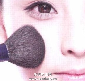 五个简单快速化妆小秘诀