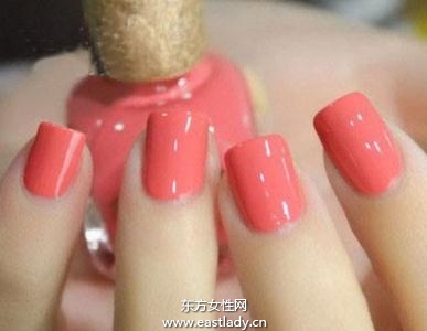 根据肤色挑选适合自己的指甲油颜色