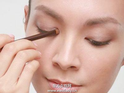 不同眼型的眼影的画法