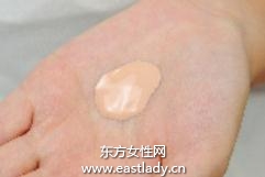 干性肌肤化妆应使用粉底液