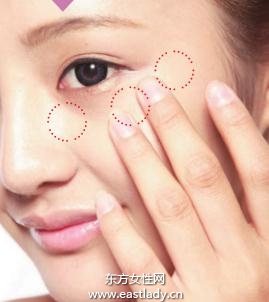 轻薄、亮泽的底妆手法注重细节