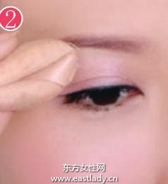 化妆教程之眼部如何快速补妆