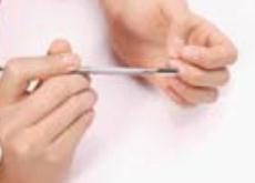 美甲七步骤修剪出完美指甲轮廓