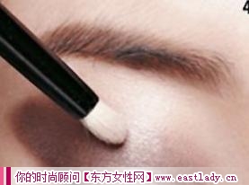 眼影的韩式画法 打造炫丽电眼妆