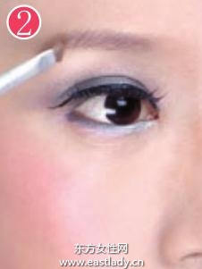 眼妆教程之打造深邃迷人立体眼妆