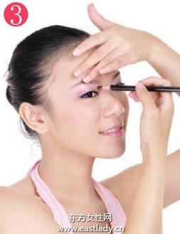 裸妆清澈眼线描画法 让你的眼线 隐形 起来