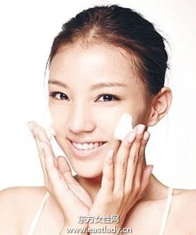 完美的卸妆少不了卸妆产品帮忙