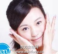 使用美白化妆水迅速补水滋润肌肤