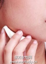 固体粉底打造肌肤爽滑质感