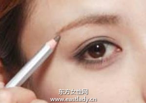 眼妆教程之金色系眼影打造深邃眼神