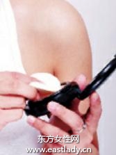 固体粉底打造肌肤爽滑质感