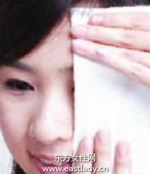 亚光质感化妆品遮盖泛红肌肤