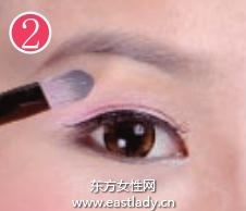 时尚运动妆容让你轻 妆 上阵