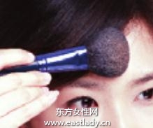 化妆教程之通过底妆遮盖粉刺印迹