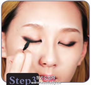 浪漫女性妆容显露都市白领典雅高贵气质