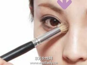 眼妆教程之金色系眼影打造深邃眼神