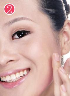 霜状粉底液的用法 按压涂抹法